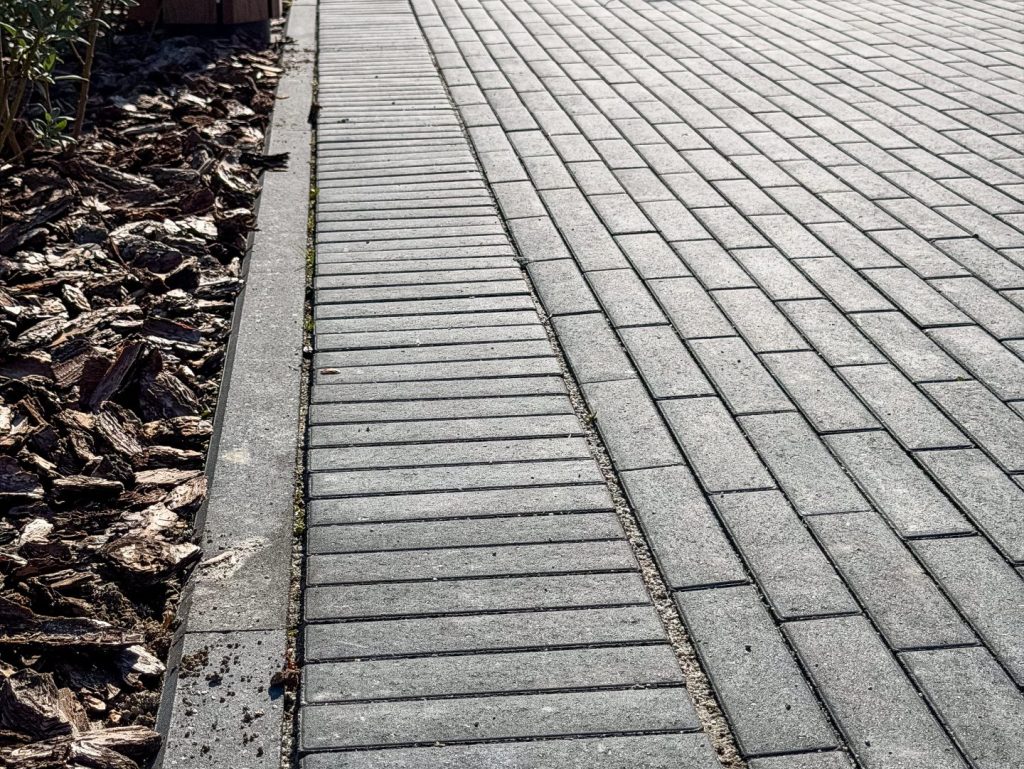 DEKOR URBAN MODERN BLACK AND KERBSTONE 8 BLACK